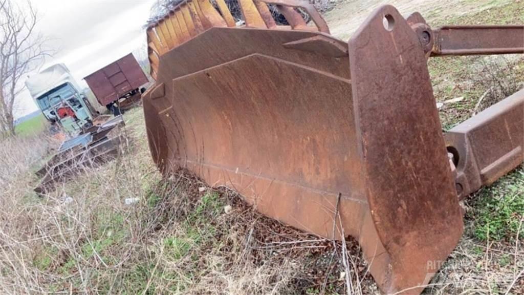 CAT D8R Kāpurķēžu buldozeri