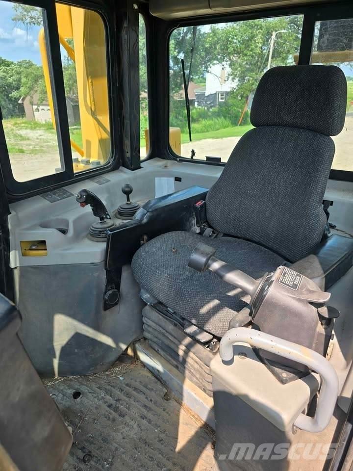 CAT D8R Kāpurķēžu buldozeri