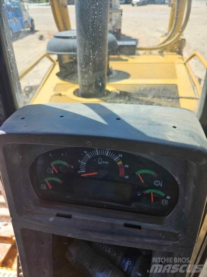 CAT D8T Kāpurķēžu buldozeri
