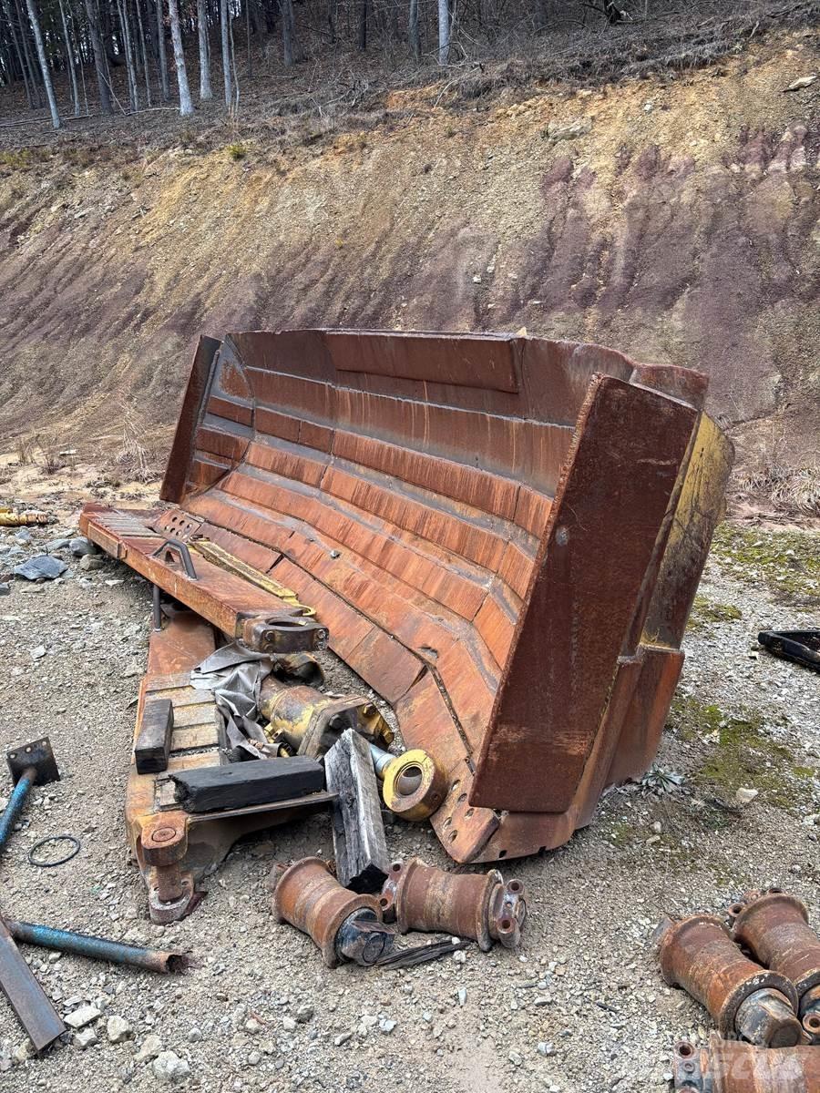 CAT D9R Kāpurķēžu buldozeri