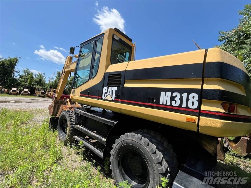 CAT M318 Ekskavatori uz riteņiem