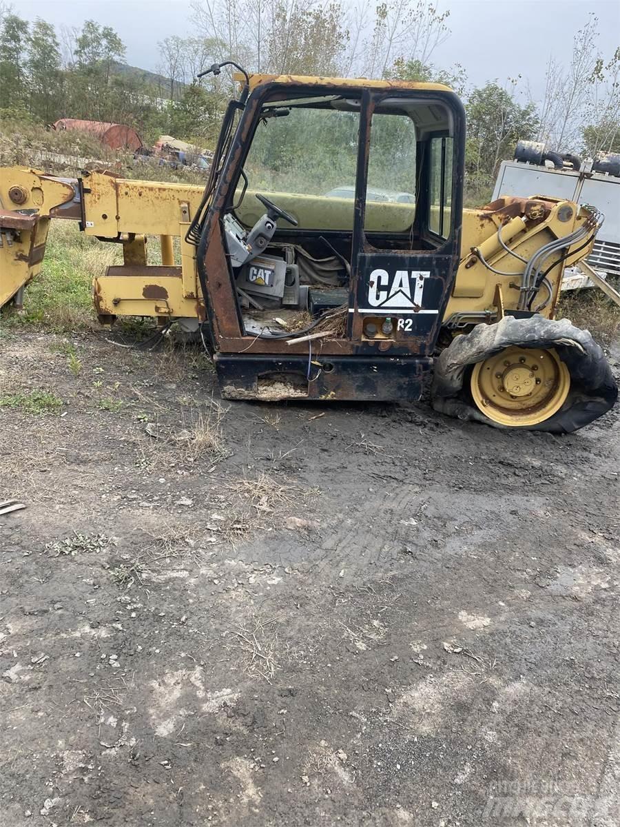 CAT TH82 Teleskopiskie manipulatori