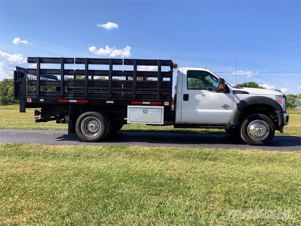 Ford 550 Dzīvnieku pārvadāšanas transports
