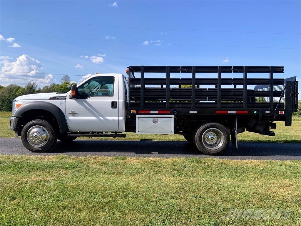 Ford 550 Dzīvnieku pārvadāšanas transports