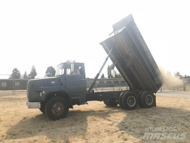 Ford 8000 Pašizgāzējs