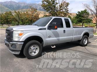 Ford F-250 Vieglais kravas automobilis/izkraušana no sāniem