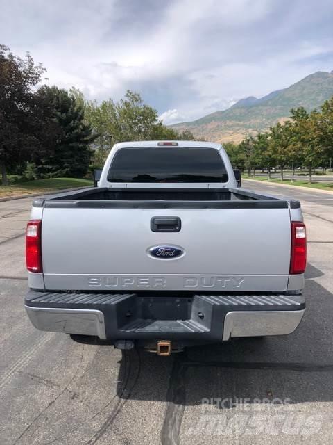 Ford F-250 Vieglais kravas automobilis/izkraušana no sāniem