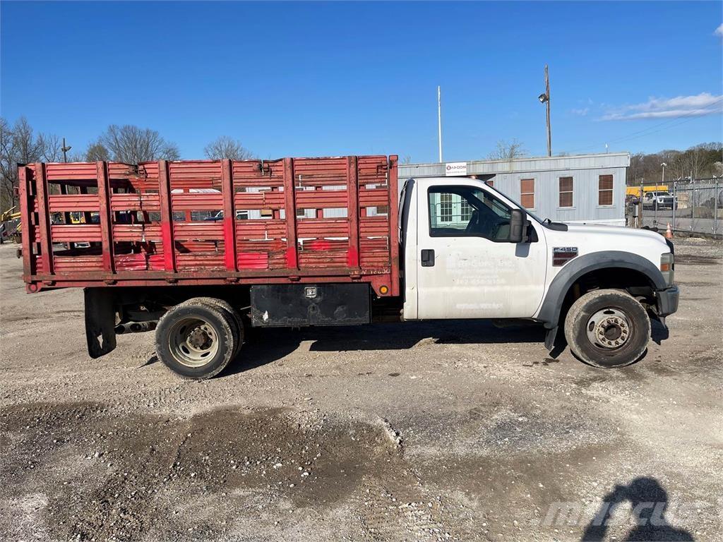 Ford F-450 Dzīvnieku pārvadāšanas transports