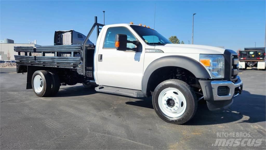 Ford F-550 Dzīvnieku pārvadāšanas transports