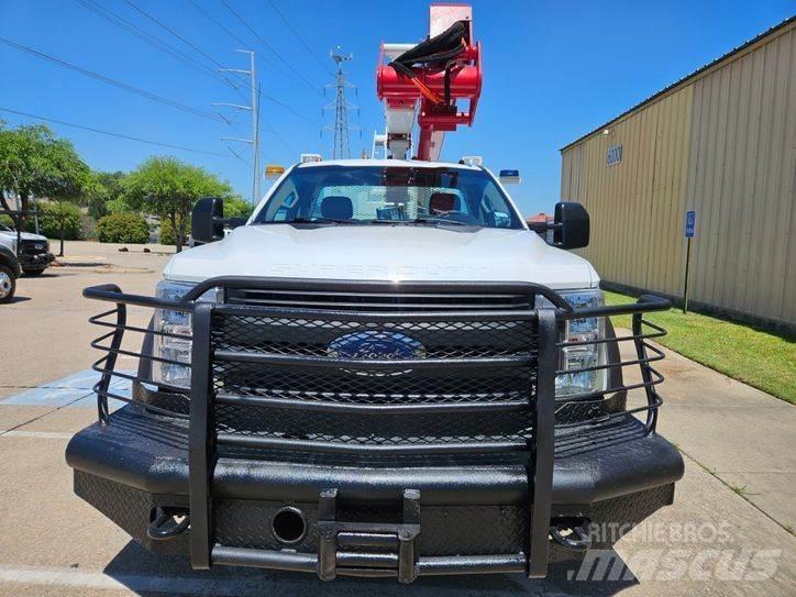 Ford F-550 Pacēlāji uz automašīnas bāzes