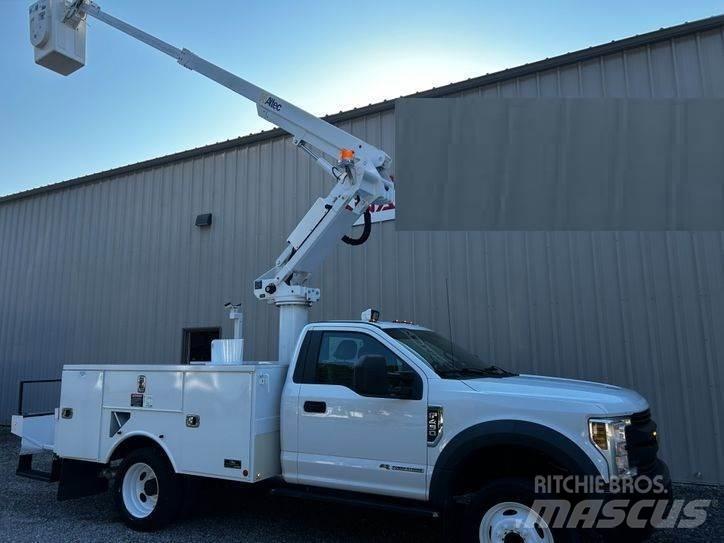 Ford F-550 Pacēlāji uz automašīnas bāzes