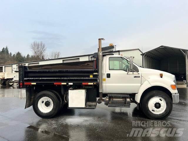 Ford F-750 Pašizgāzējs