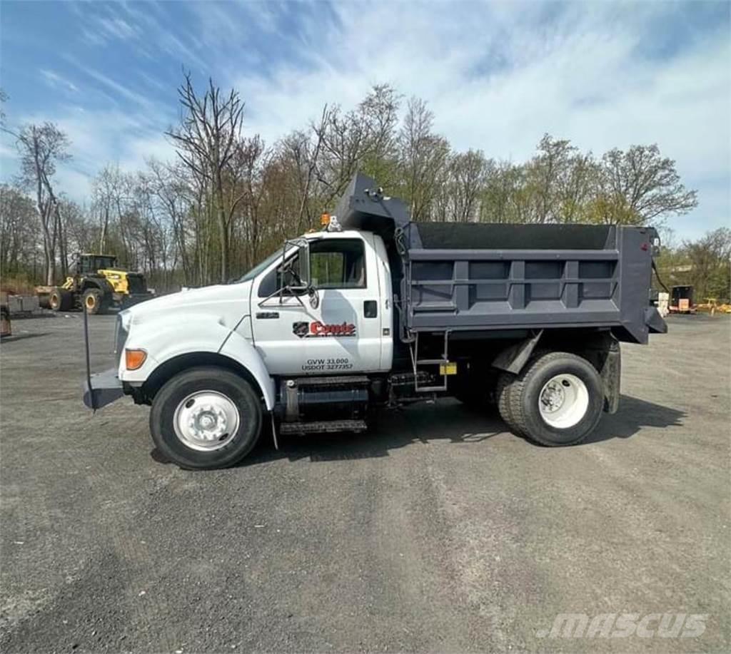 Ford F-750 Pašizgāzējs
