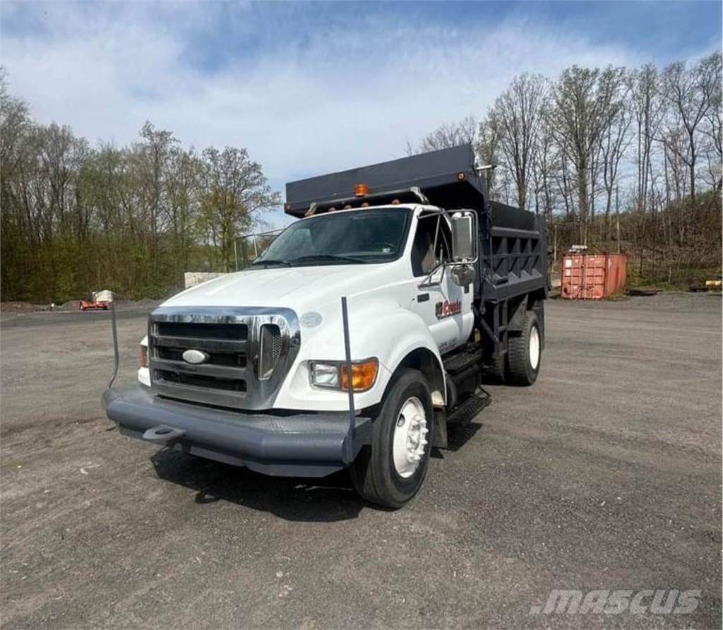 Ford F-750 Pašizgāzējs