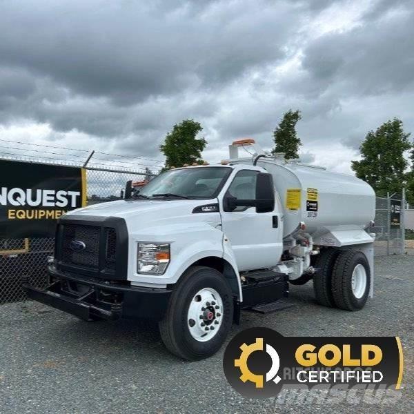Ford F-750 Autocisterna