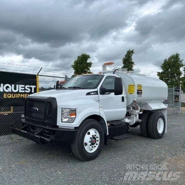 Ford F-750 Autocisterna