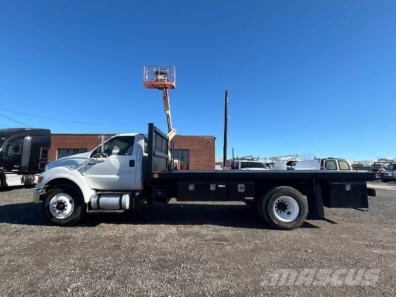 Ford F-750 Platformas/izkraušana no sāniem