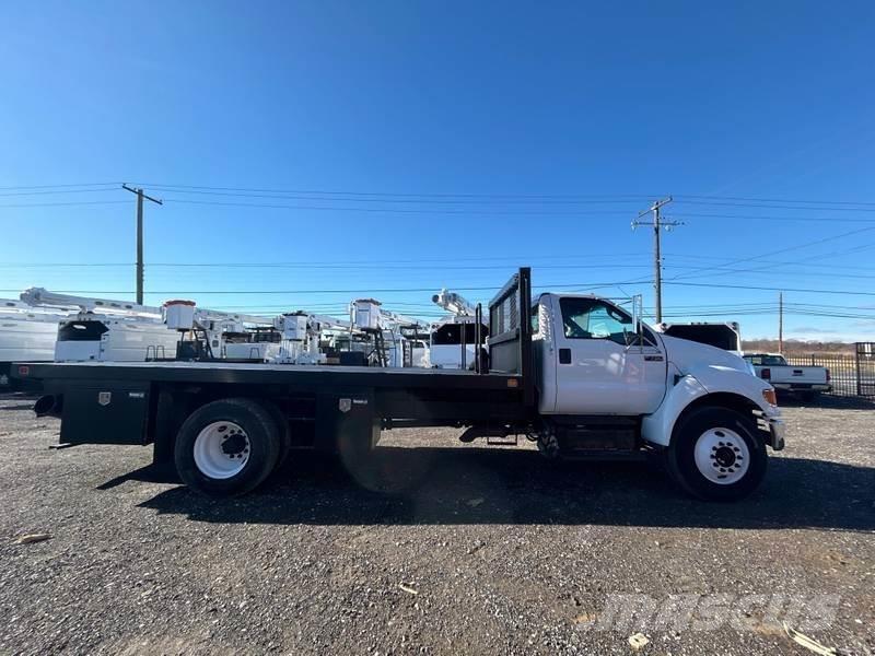 Ford F-750 Platformas/izkraušana no sāniem