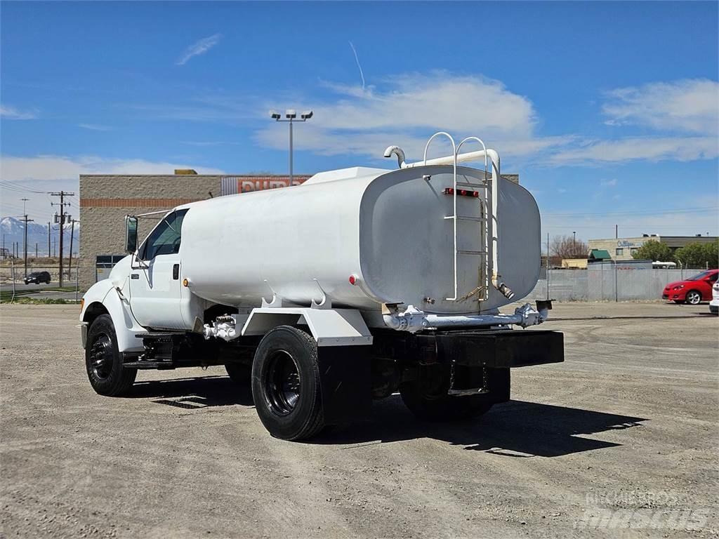 Ford F-750 Autocisterna