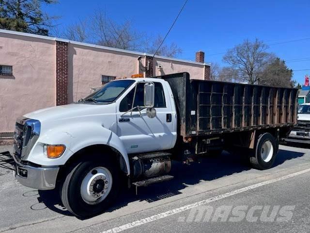 Ford F-750 Pašizgāzējs