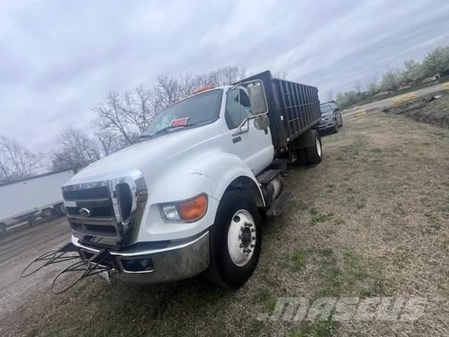 Ford F-750 Pašizgāzējs