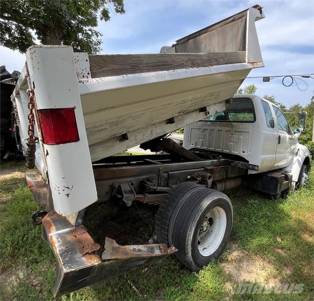 Ford F-750 Pašizgāzējs