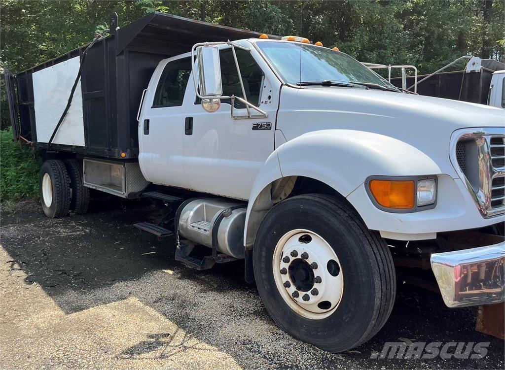 Ford F-750 Pašizgāzējs