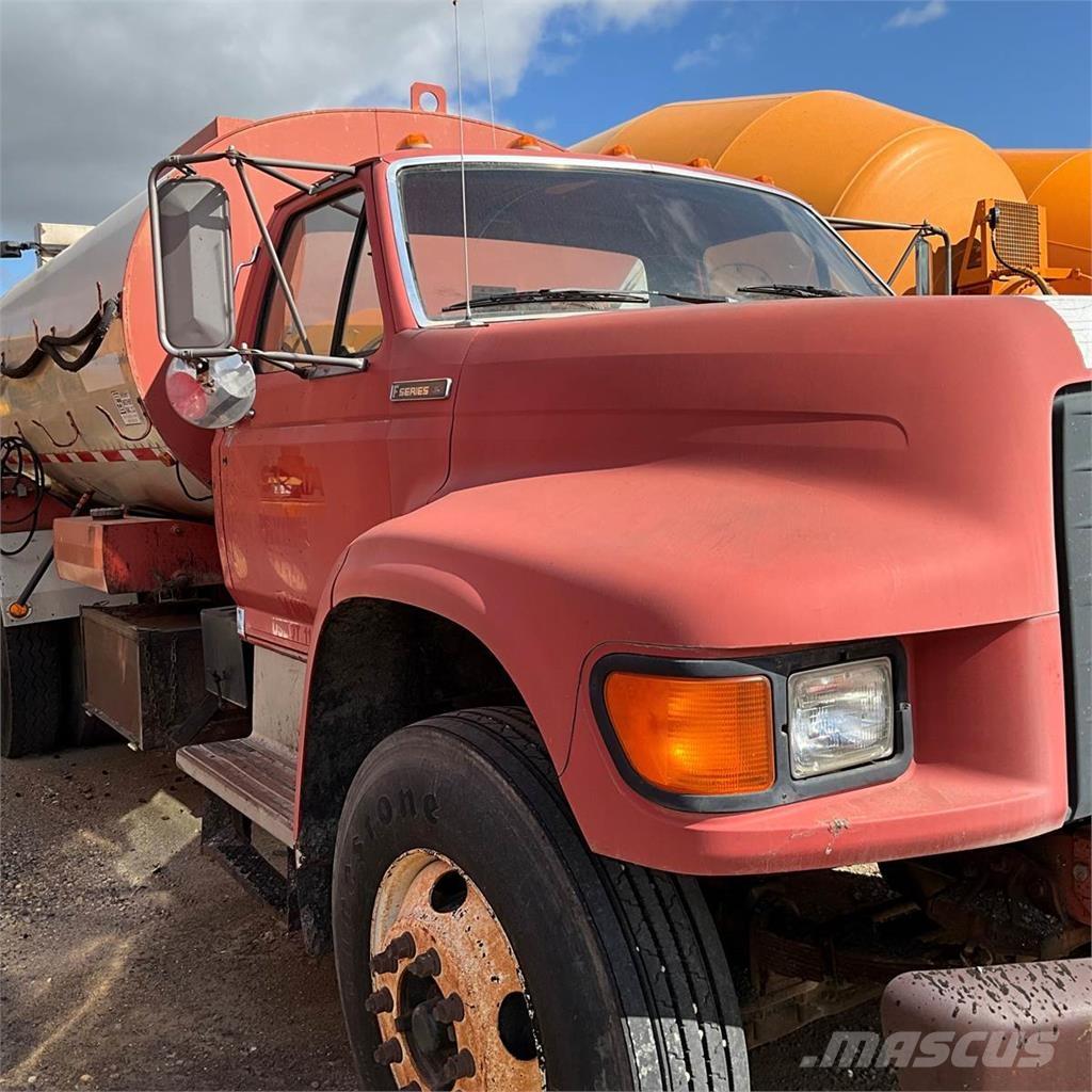 Ford F-800 Autocisterna