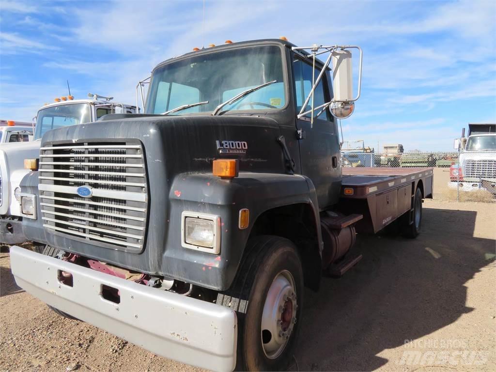 Ford L8000 Pašizgāzējs