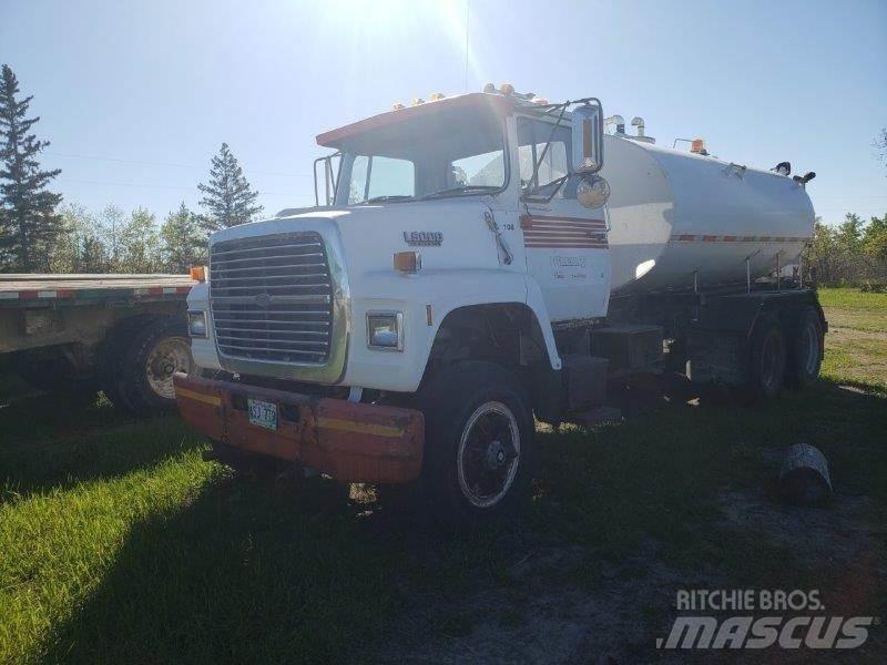 Ford L8000 Autocisterna