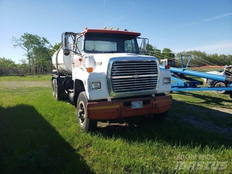 Ford L8000 Autocisterna