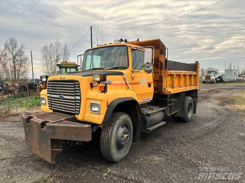 Ford L8000 Pašizgāzējs