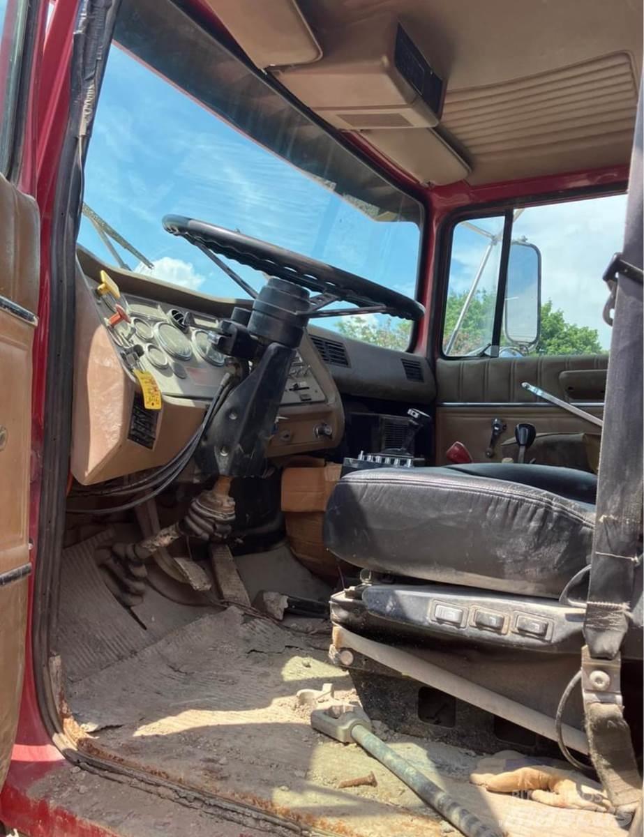 Ford L9000 Autocisterna