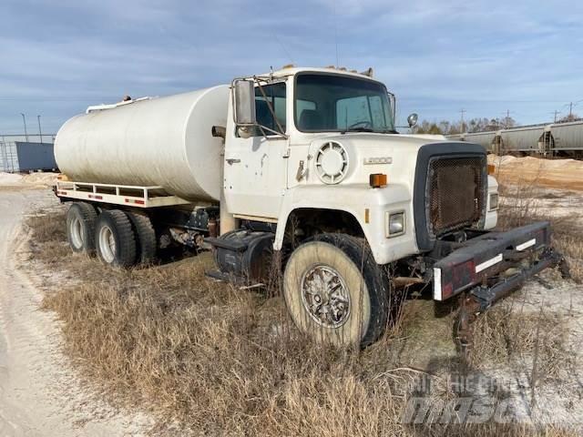 Ford L9000 Autocisterna