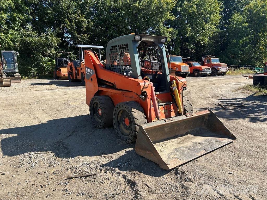 Gehl 5640E Kāpurķēžu iekrāvēji