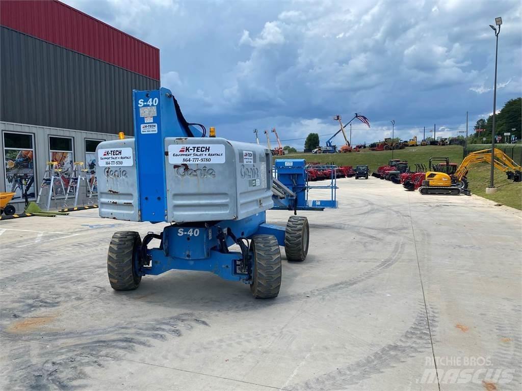 Genie S-40 Teleskopiskie pacēlāji