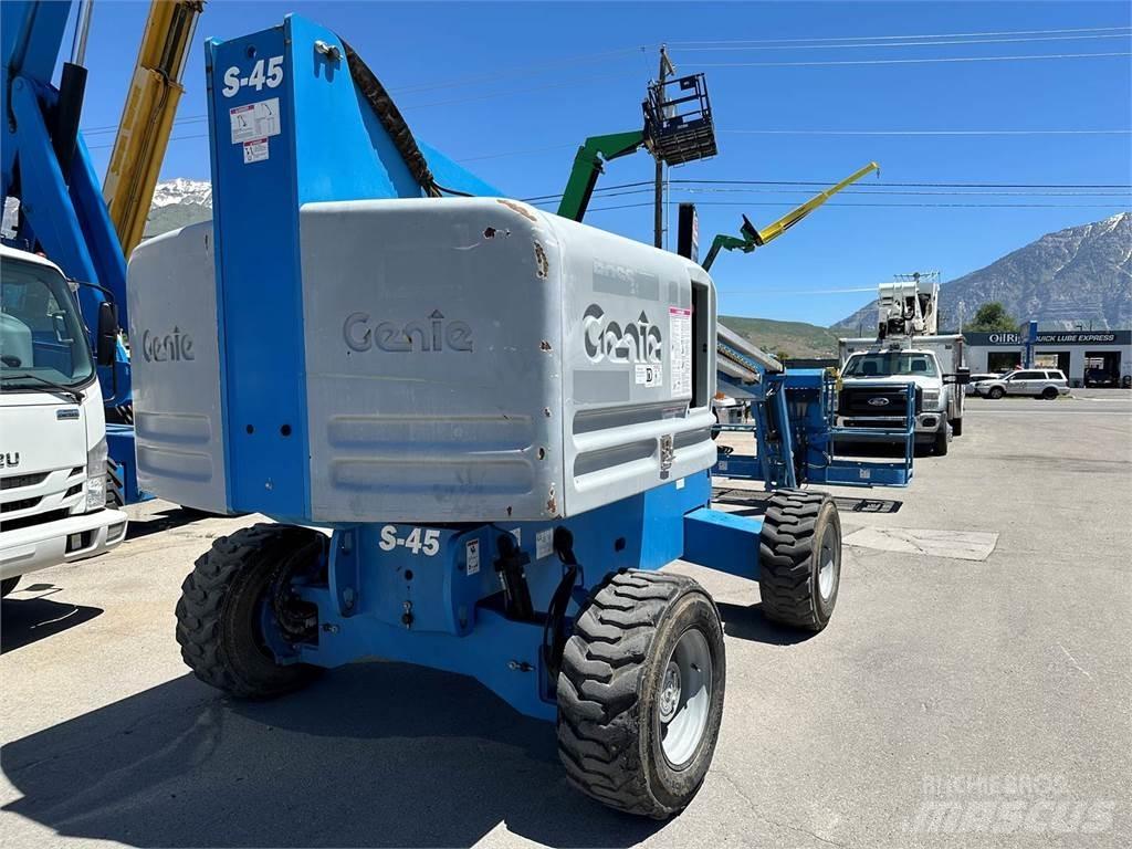 Genie S-45 Teleskopiskie pacēlāji