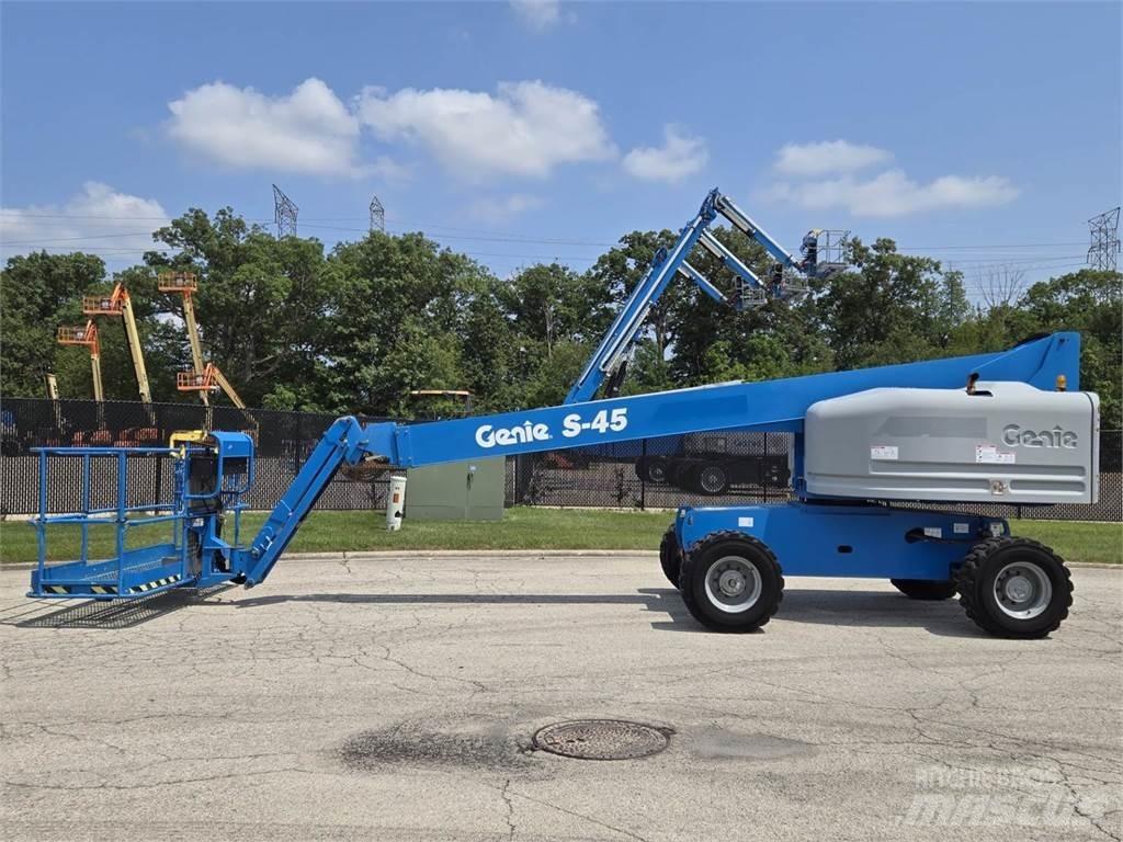 Genie S-45 Teleskopiskie pacēlāji