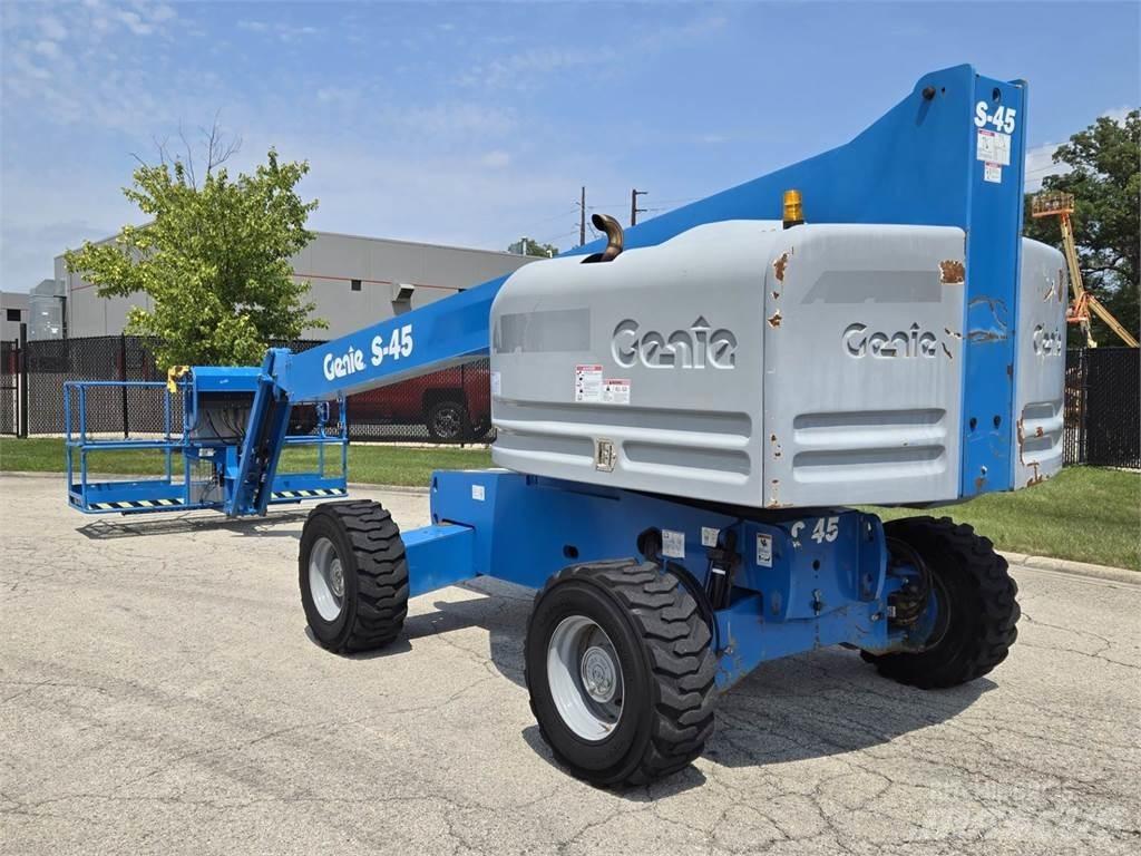 Genie S-45 Teleskopiskie pacēlāji