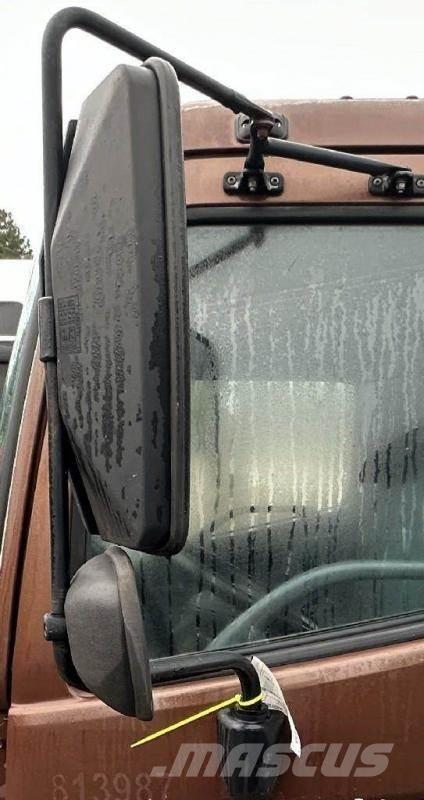 Hino 238 Kabīnes un interjers