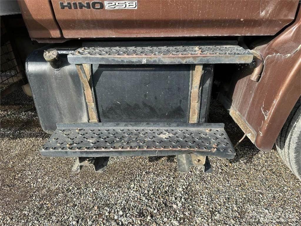 Hino 238 Autocisterna