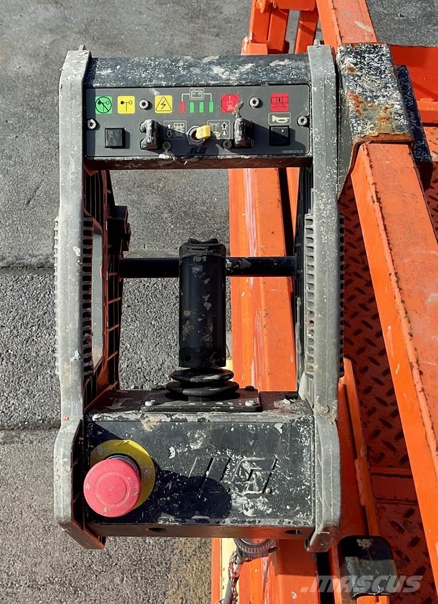 JLG 1930ES Šķerveida pacēlāji