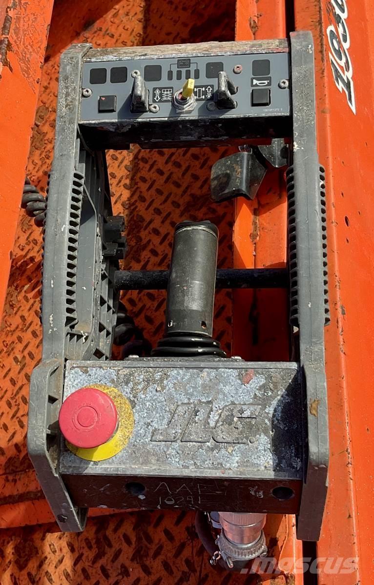 JLG 1930ES Šķerveida pacēlāji