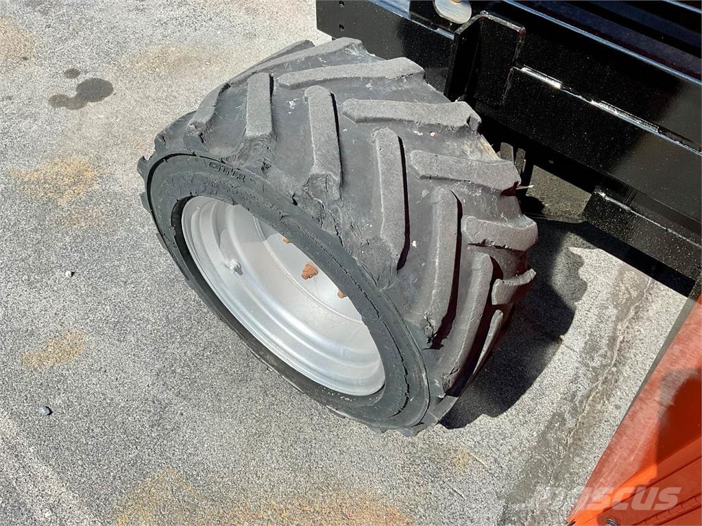 JLG 260MRT Šķerveida pacēlāji