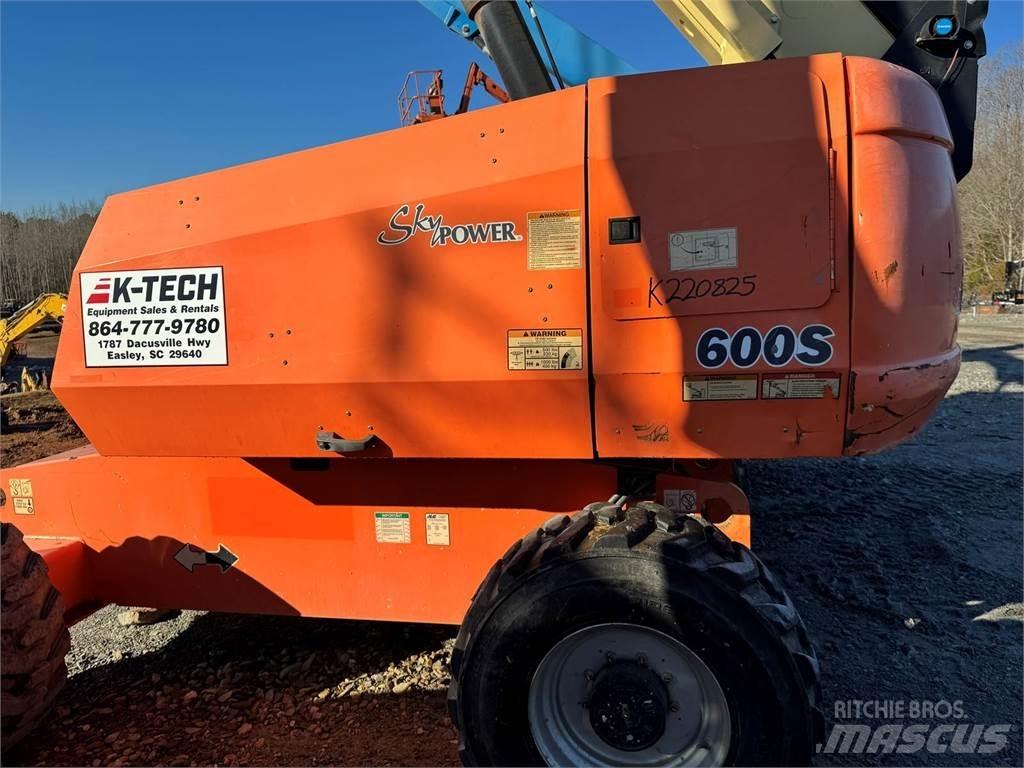 JLG 600S Teleskopiskie pacēlāji