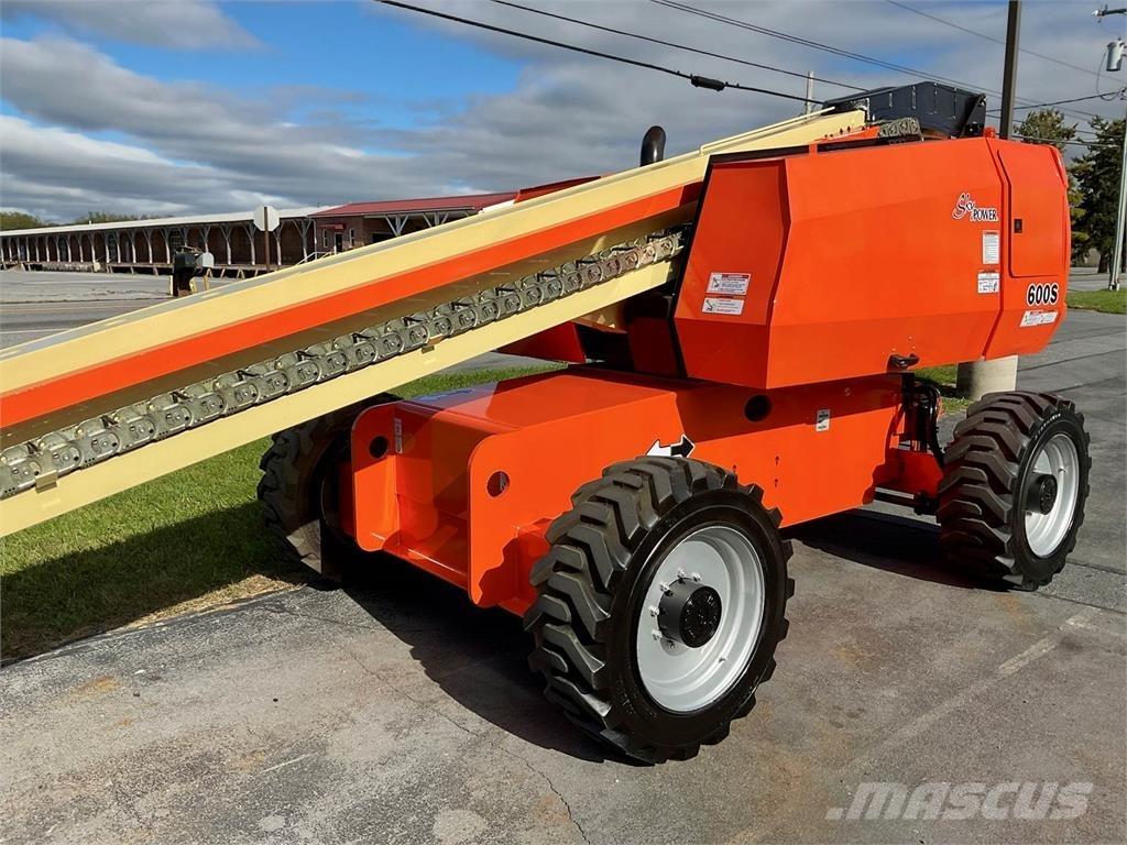 JLG 600S Citi pacēlāji un platformas