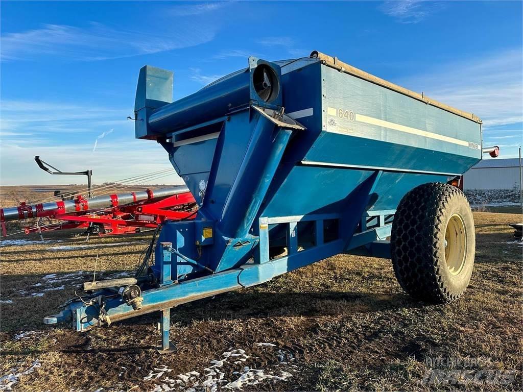 Kinze 640 Graudu pārkraušanas piekabes