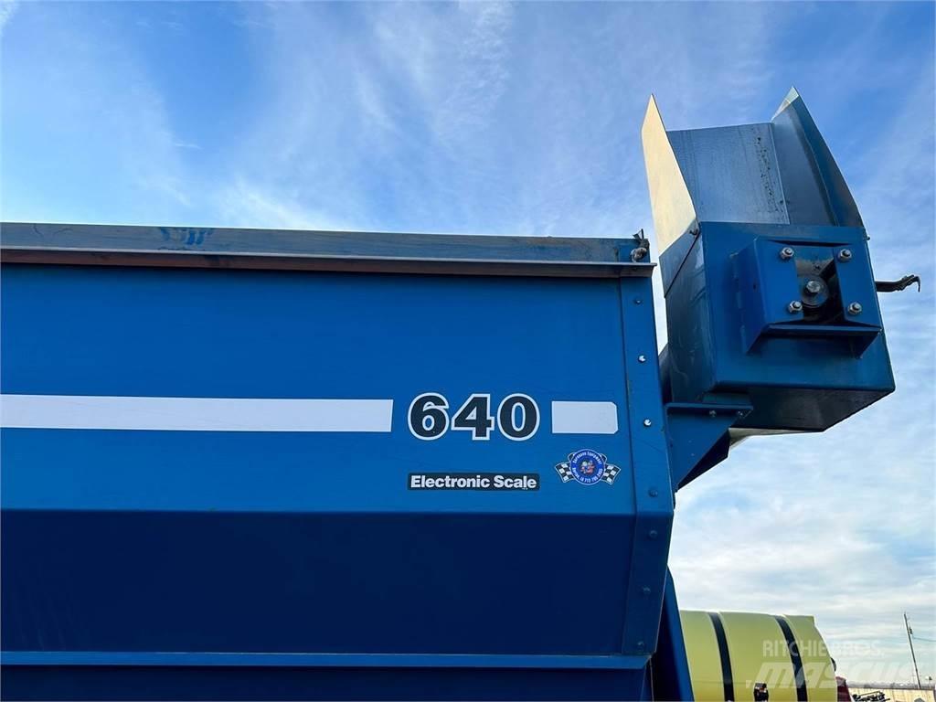Kinze 640 Graudu pārkraušanas piekabes