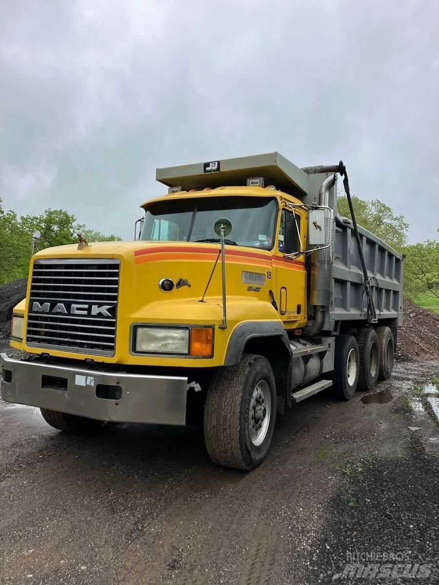Mack CL713 Pašizgāzējs