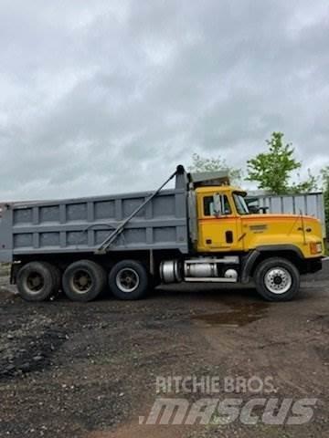 Mack CL713 Pašizgāzējs
